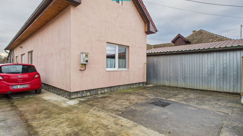 Casă cu 4 camere în Curtici pentru investiții - Poză 1