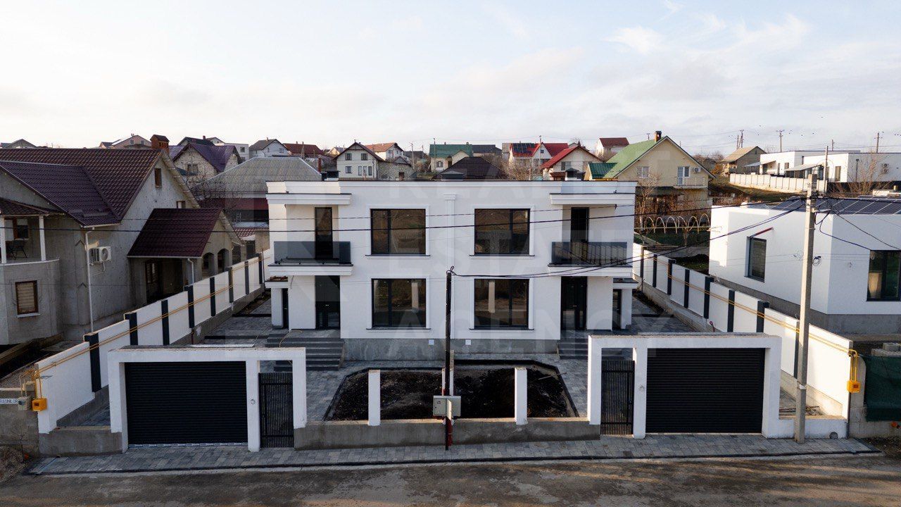 Vânzare, duplex, 3 nivele, str. Frasinilor, Ialoveni. - Poză 1