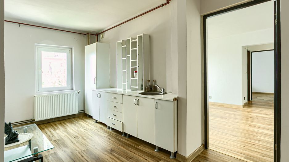 VANDUT Apartament cu 3 camere etaj 2, Micalaca - Poză 2