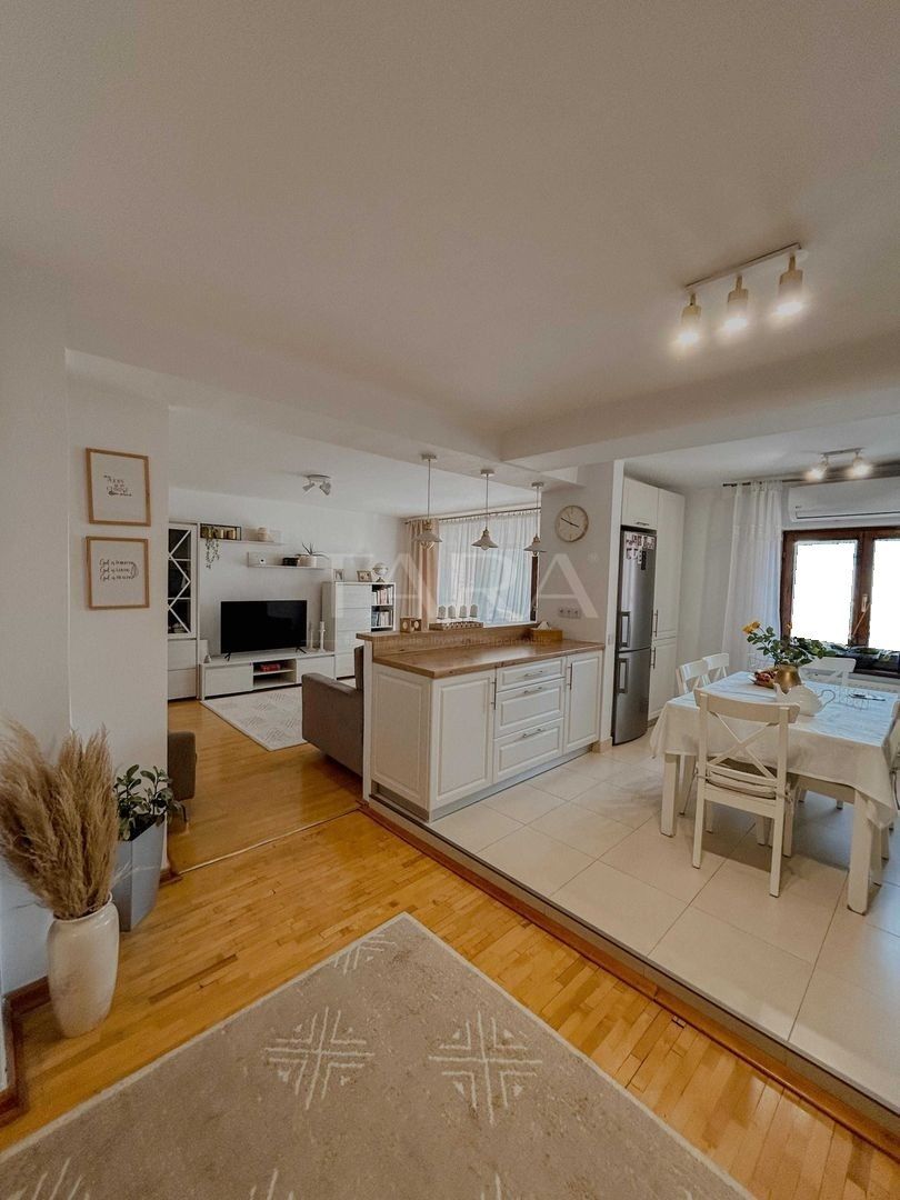 Apartament spațios, 4 camere, 106 mp, două balcoane, parcare, central. - Poză 3