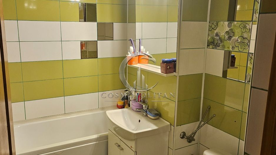 Apartament cu 3 camere ~ zona Brosteni / Colegiu ~ etaj 3 din 4 - Poză 6