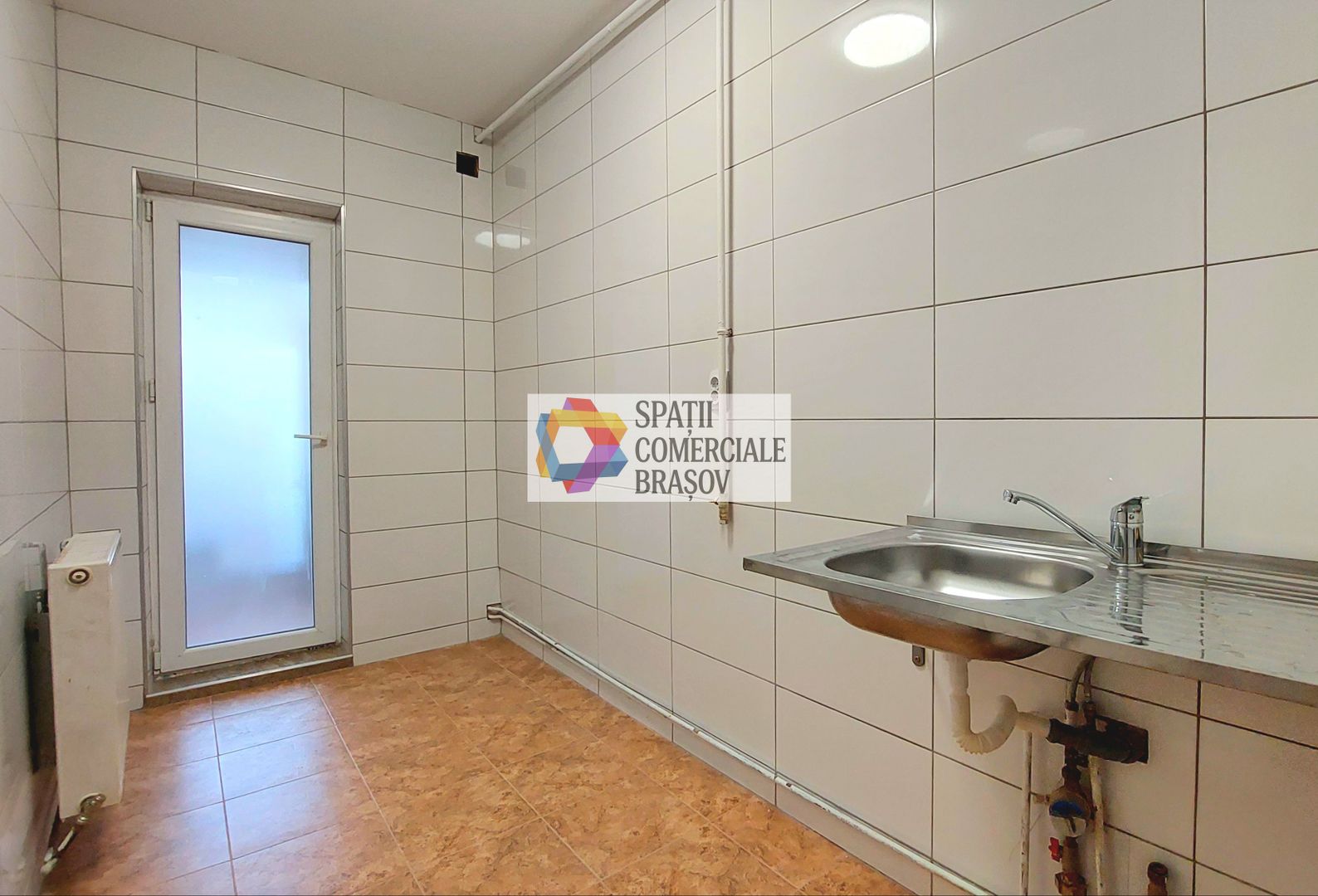 Spatiu comercial de închiriat - 30 mp # spatii-comerciale-brasov.ro - Poză 4