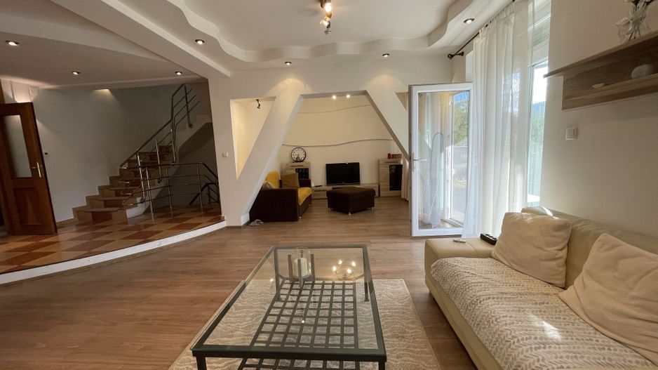 Casa spatioasa cu spatiu de relaxare-zona Blascovici - Poză 7