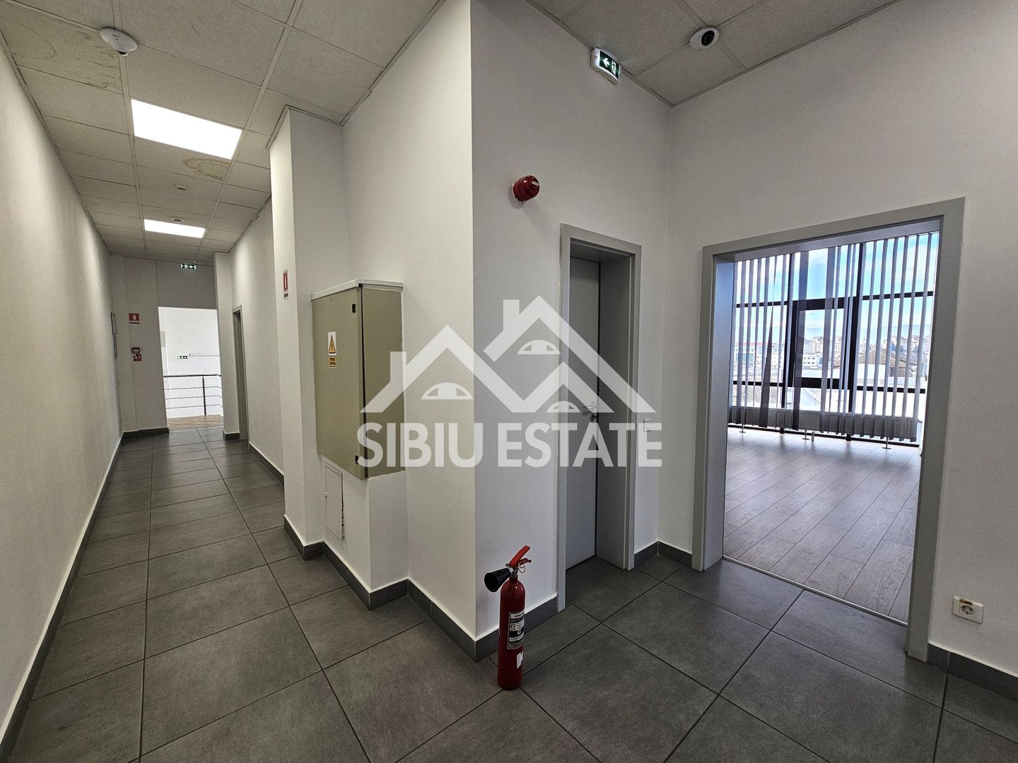 Spatiu de birouri de inchriat locatie centrala si vizibilitate buna - Poză 11