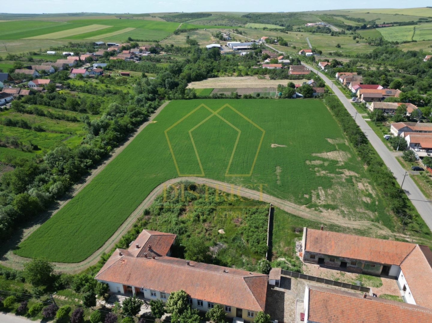 Teren de 1.6ha ideal pentru dezvoltare rezidentiala sau proiect turistic - Poză 1