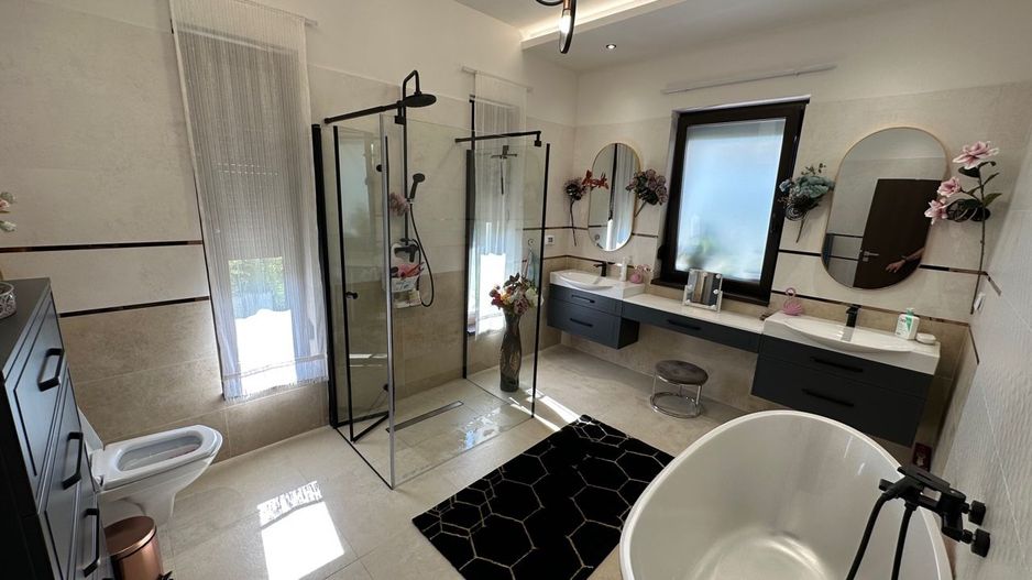 CASA EXCEPTIONALA CU LIVADA PROPRIE - Poză 12