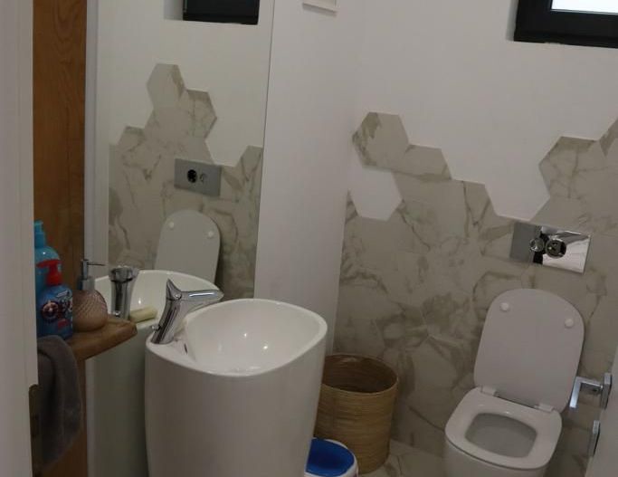 Locuinta moderna spatioasa cu garaj - Poză 10