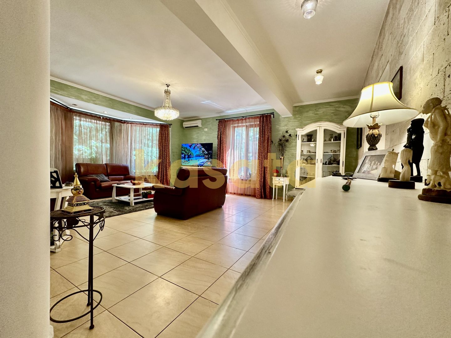 Vila care redefinește echilibrul între rafinament, spațiu și liniște - Poză 16