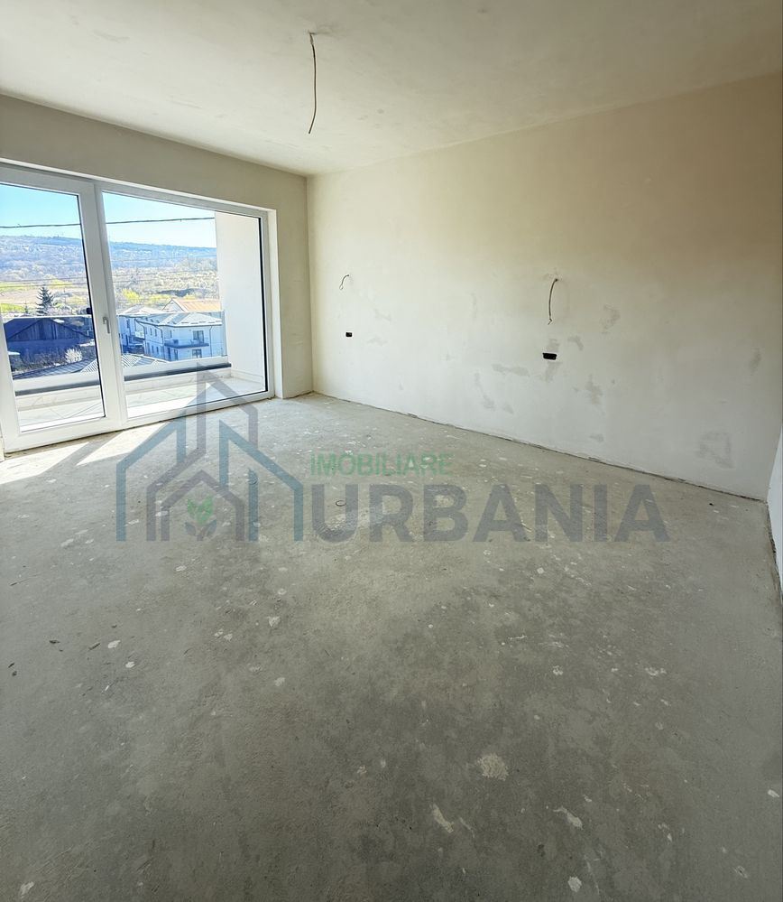 Vilă nouă în Barnova, 216 mp utili, 4 dormitoare, 4 băi, garaj, teren 700 mp - Poză 6