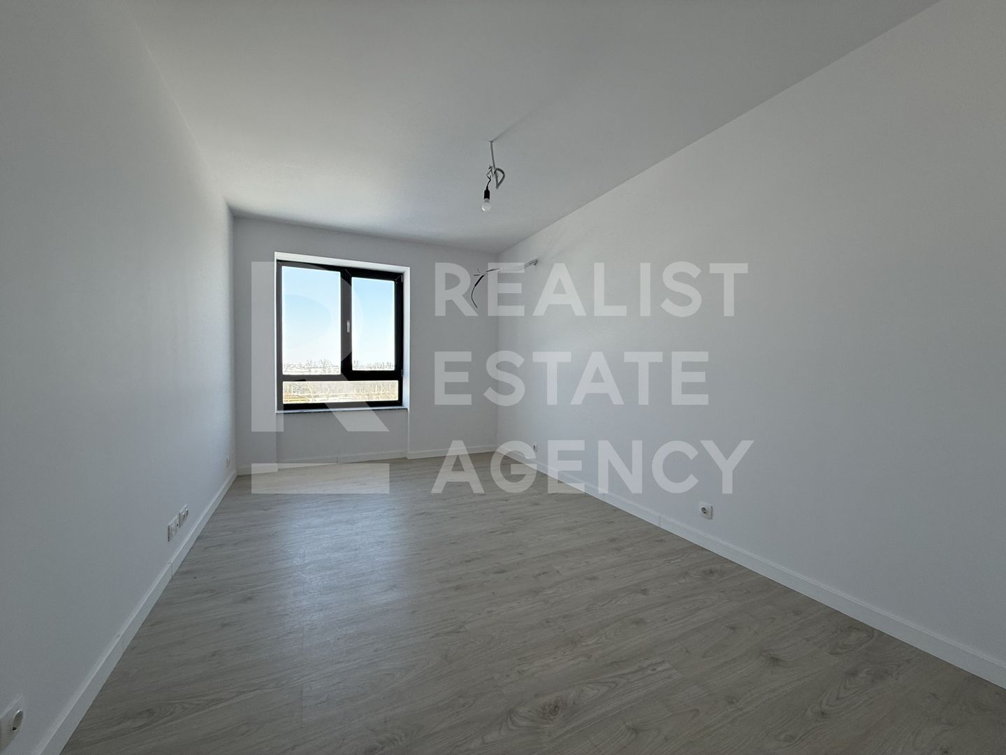 Apartament 3 camere de vânzare în nordul capitalei, lângă pădure - Poză 2