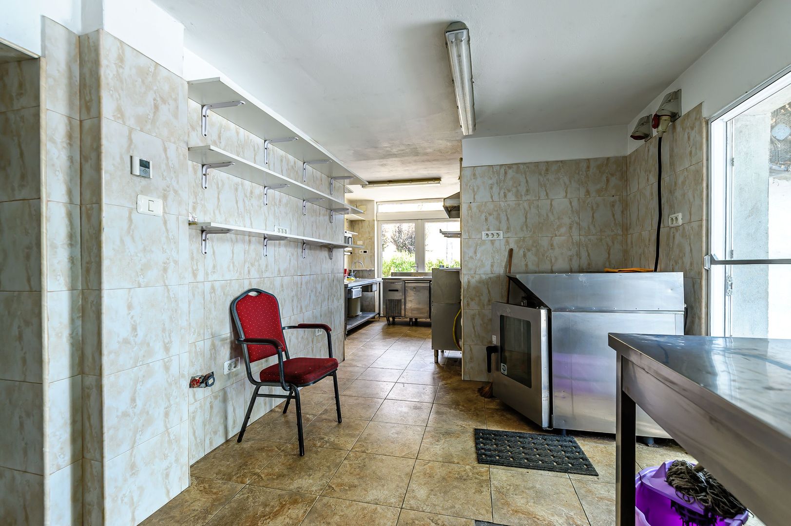 Spațiu economic, fast food mobilat și utilat complet. - Poză 3