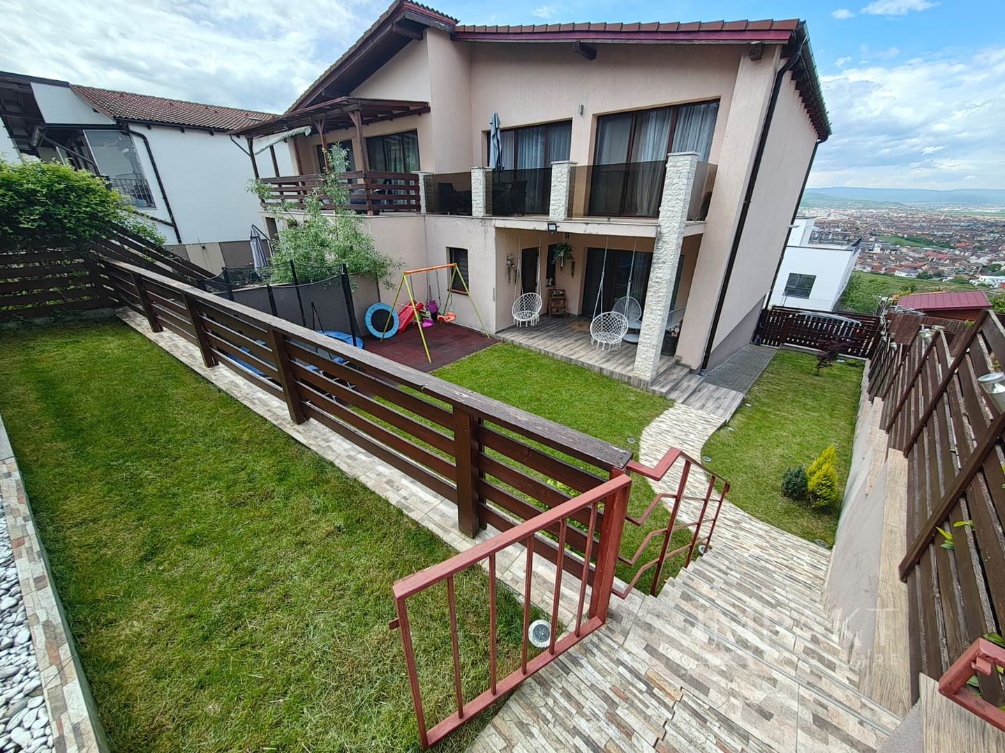 Duplex cu vedere panoramica | Garaj | Zona Narciselor | Vivo - Poză 1