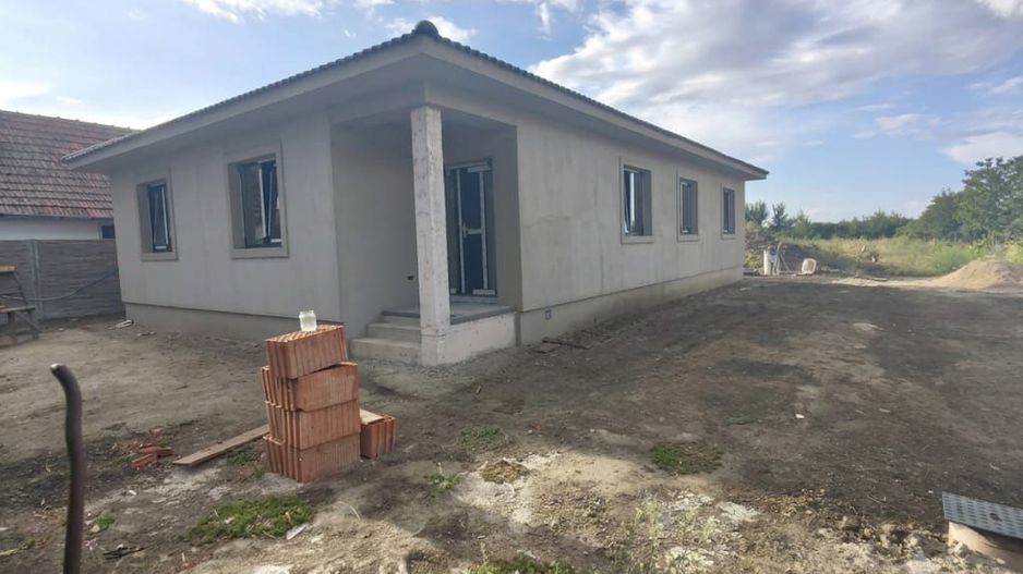 Casa Parter Sanmihaiul Roman,4 Camere,2 Bai,Terasa Acoperita,Toate Utilitatile - Poză 1