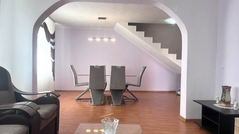 Priveliste frumoasa! Vanzare casa cu 3 camere in Sotanga! - Poză 1