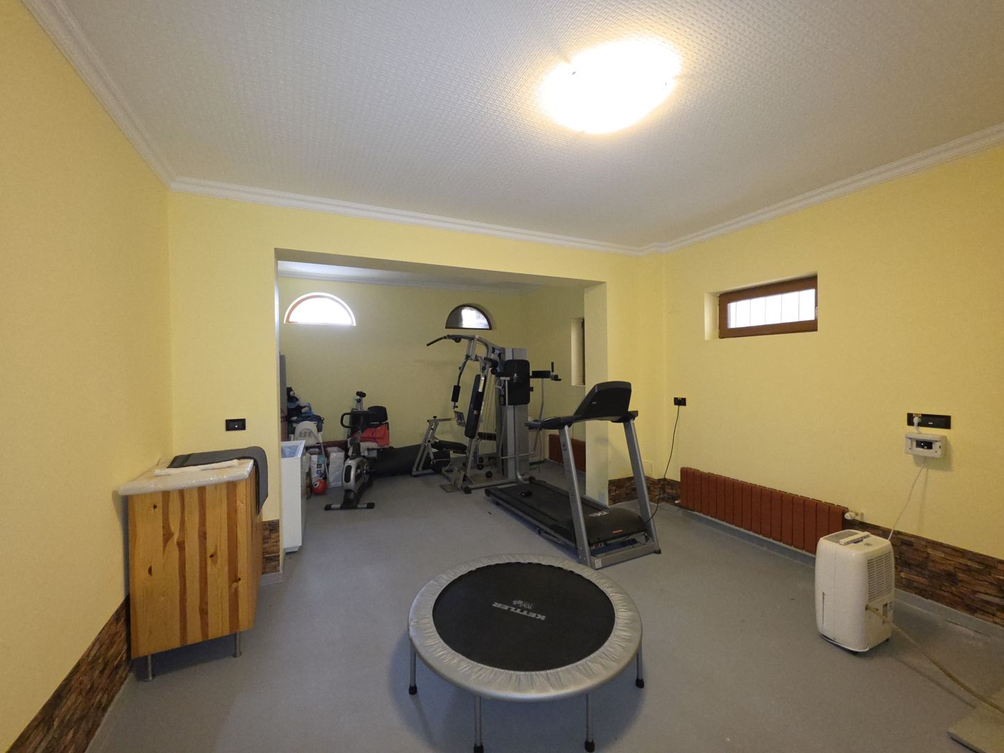 Casă Vilă cu 9 camere și piscină încălzită în localitatea Cornu - Poză 25