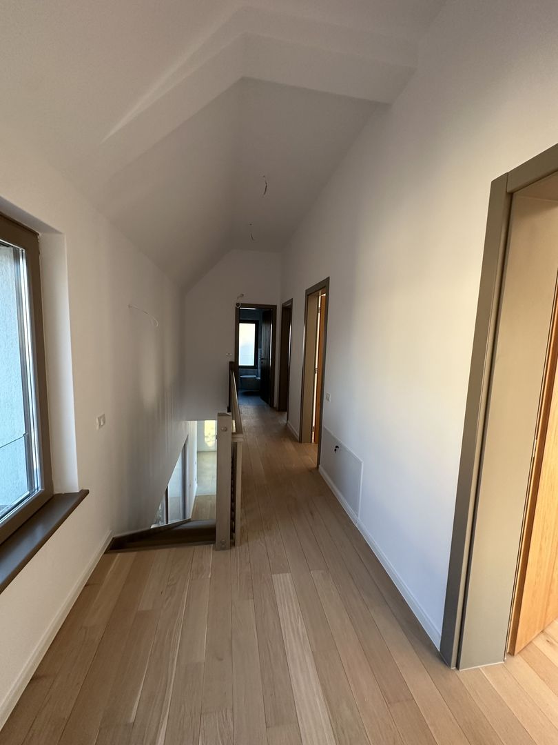 Casa cu 5 camere - Dumbarvita - Poză 19