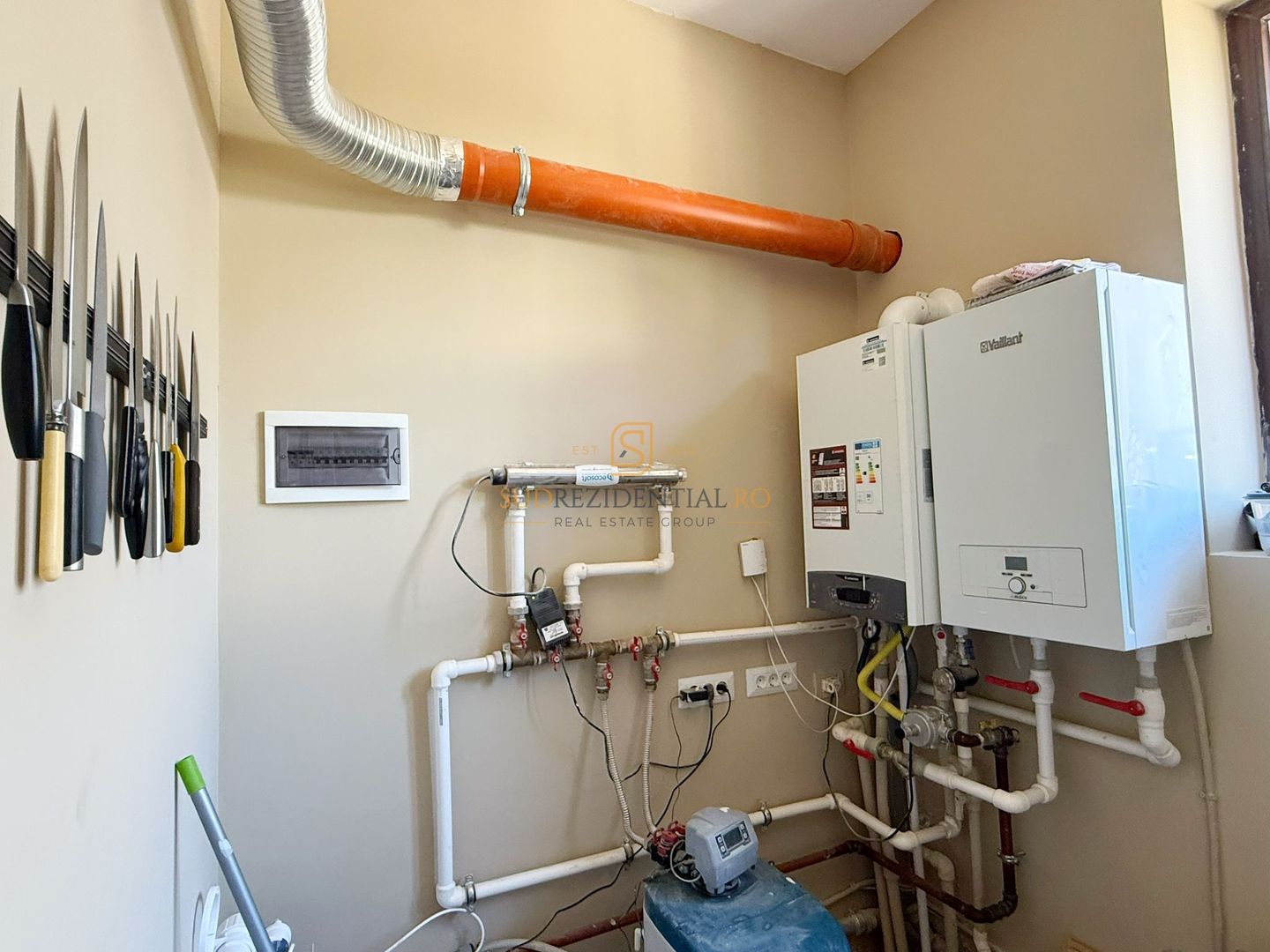 Vila mobilata si utilata, 6 camere, 3 bai, Teren 462 mp - Poză 11