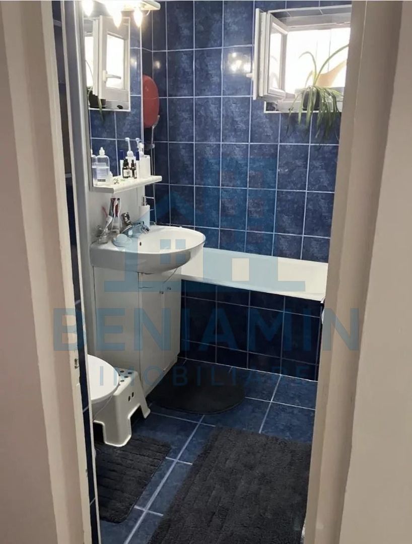 Apartament 3 camere Decomandate-Florilor-Etaj 3-Suprafata 74mp-Liber - Poză 4
