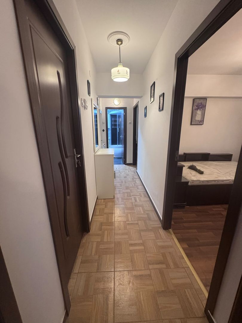 Apartament cu 3 camere de vânzare – zona Policlinică - Poză 1