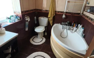 Casă individuală spațioasă cu garaj și curte generoasă – Ghiroda - Poză 34