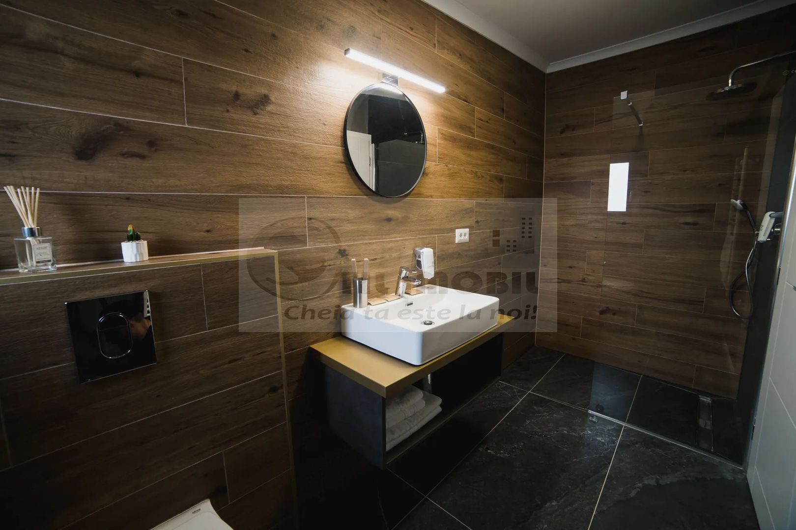 Pensiune de vanzare Voronet - 6 camere - 7 bai - Poză 12