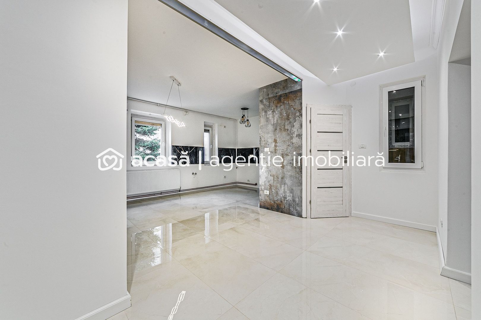 Apartament spațios în zonă centrală - Poză 3
