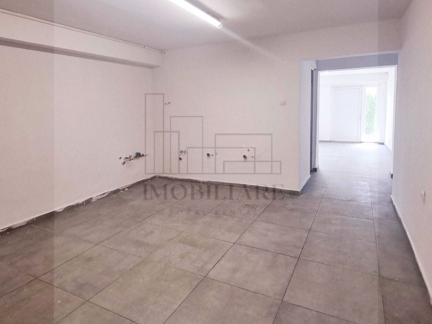 Spațiu comercial stradal de închiriat – 45 mp + 20 mp exterior - Poză 5