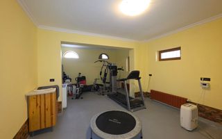 Casă Vilă cu 9 camere și piscină încălzită în localitatea Cornu - Poză 25