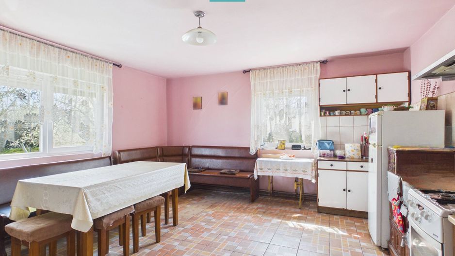 Casă solidă cu 5 camere in localitatea Almaș, Arad - Poză 3