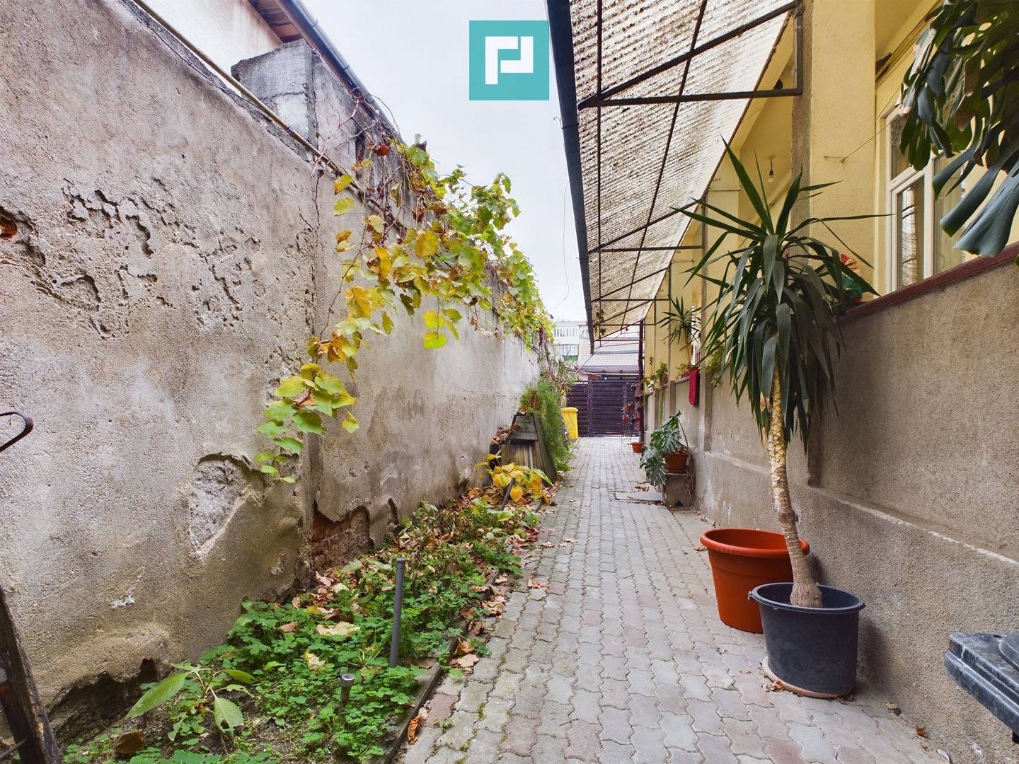 Apartament la casă cu 2 camere zona Boul Roșu - Poză 2