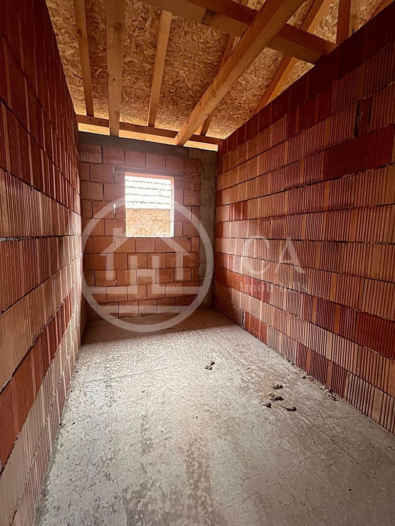 Teren si casa la rosu de vanzare in Biharia, Bihor - Poză 8