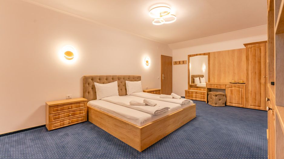 Pensiune Râșnov, 13 camere plus locuință proprietar, zonă Cetate - Poză 34