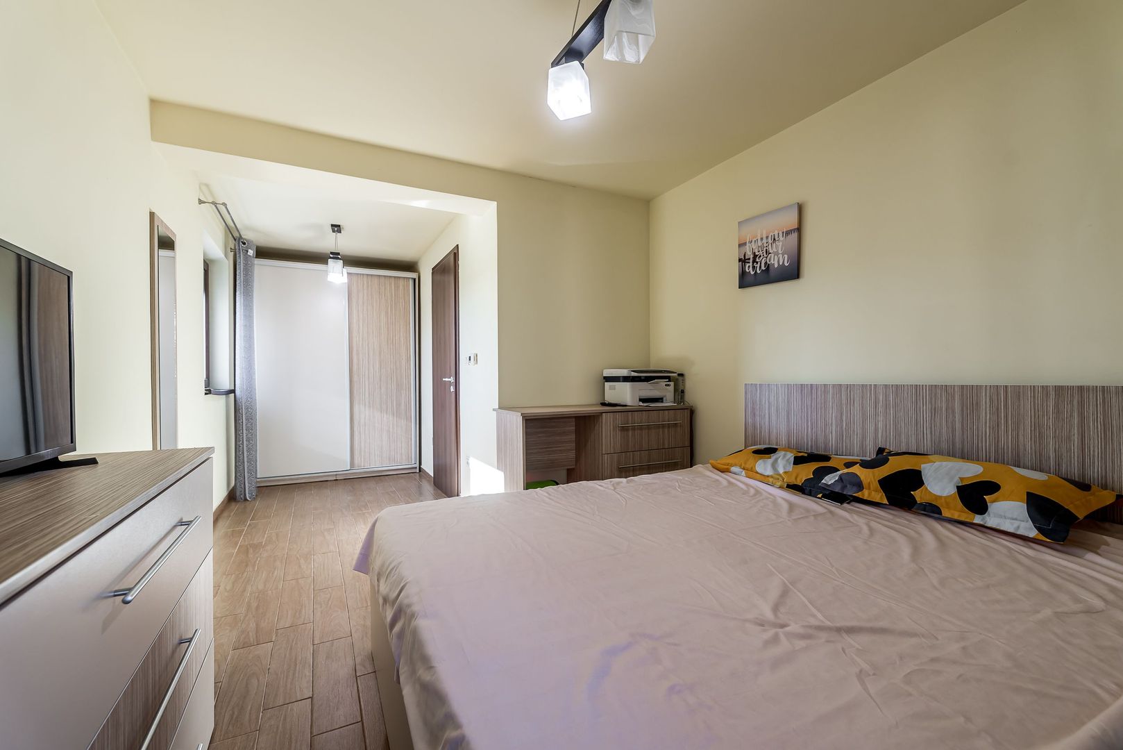 Casă cu5 camere, teren 720 mp, fotovoltaice 13 kW, Aradul Nou - Poză 13