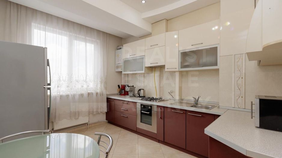 Chirie, apartament, 1 cameră + living, str. 31 August, Centru - Poză 1