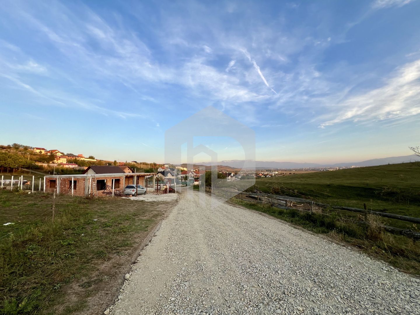 Parcela teren intravilan cu PUZ  si utilitati- Sura Mare- 352 MP - Poză 8