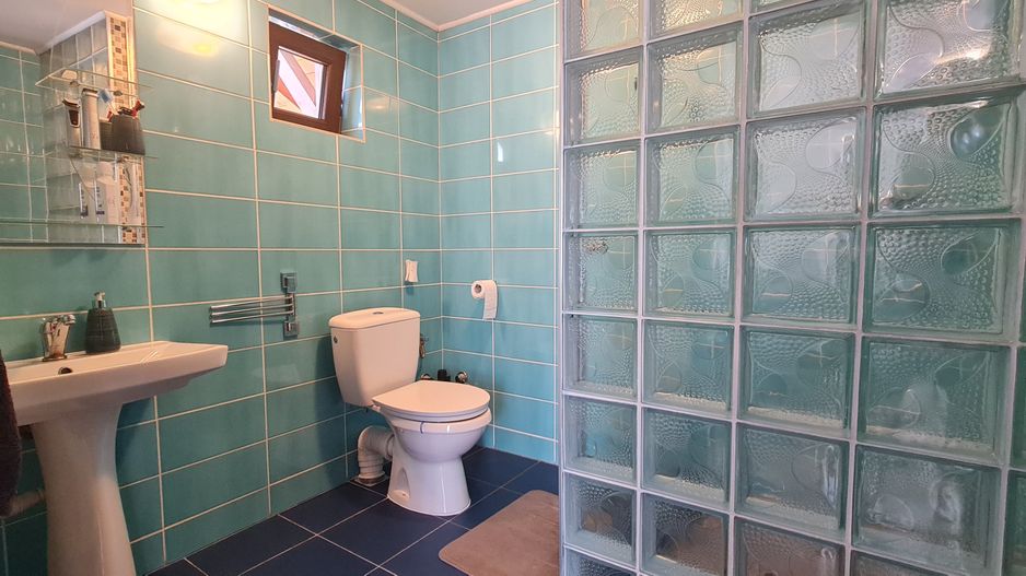 Casa individuala 3 camere mobilata utilata Tarlungeni - Poză 7