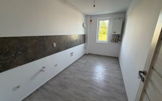 Disponibil imediat. Decomandat. TVA 21% inclus in pret - Poză 1