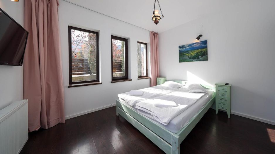 Vilă spațioasă de vânzare în Predeluț, Bran | 2000mp - Poză 20