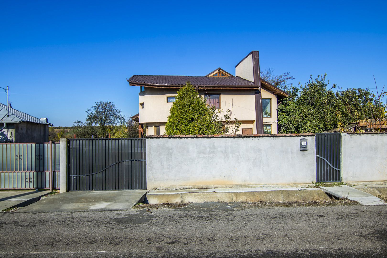 Casa /Vila individuala, 5 camere, teren 1000 mp, zona verde, linistita - Poză 1