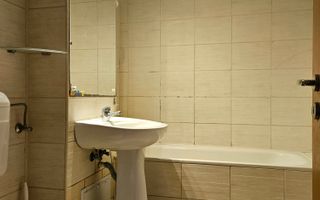 Apartament cu trei camere, structura mare, zona Astra 80 mp - Poză 5