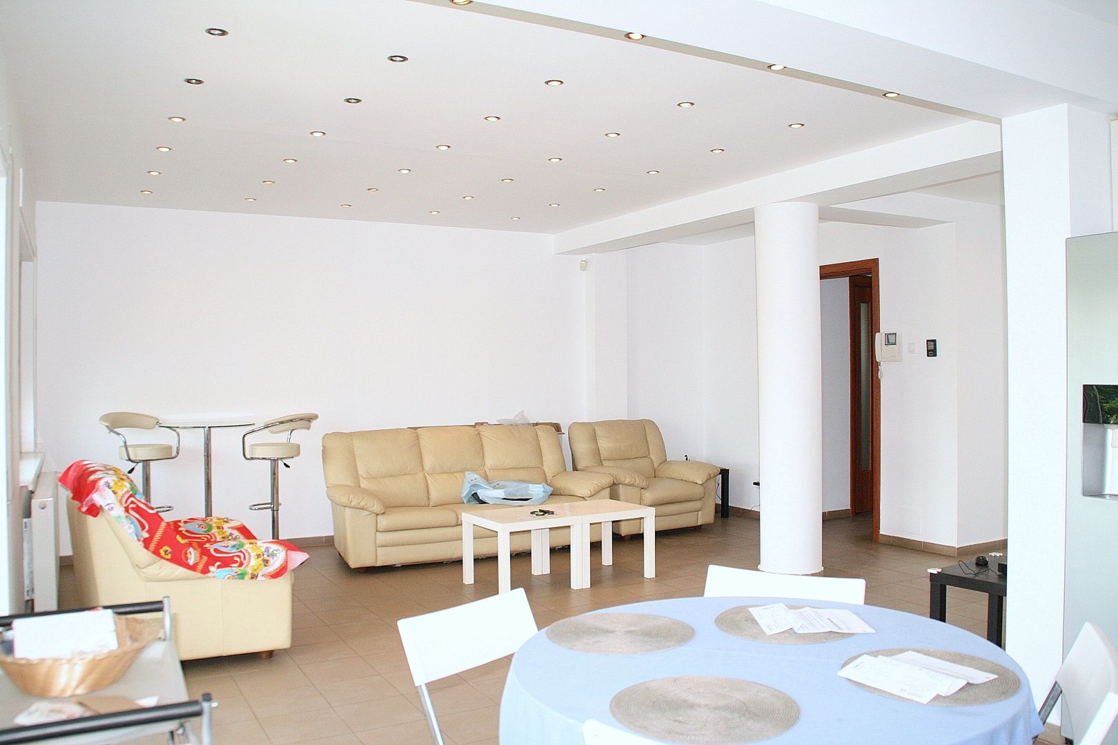 BRANESTI, cu deschidere la Balta Branesti, inchiriere vila 7 camere - Poză 2