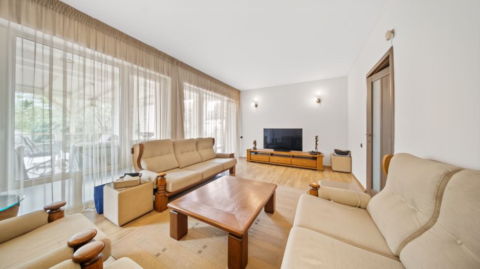 Vila ideala pentru locuinta, clinica sau birouri! - Poză 7