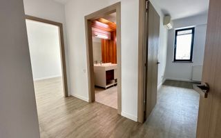 Spatiu cu view si terasa ideal atat pentru birou cat si pentru locuinta - Poză 11