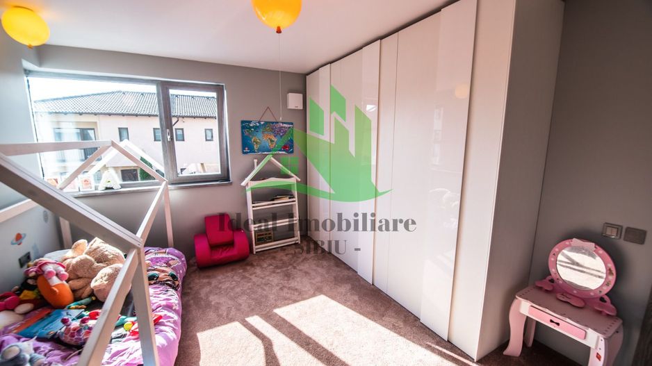 Casa Moderna cu 4 camere si terasa, zona Pictor Brana, Selimbar - Poză 25