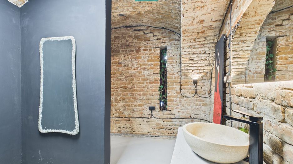 Eleganță subterană - pivniță exclusivistă Arad - Poză 15