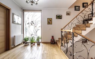 Vilă exclusivistă pe malul Mureșului – design modern si teren generos - Poză 8