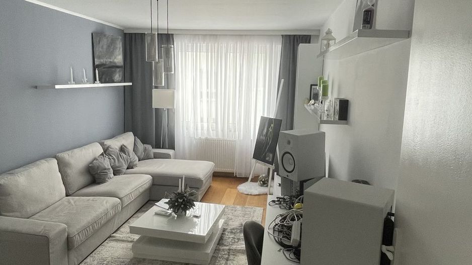 Apartament cu 3 camere - Poză 1
