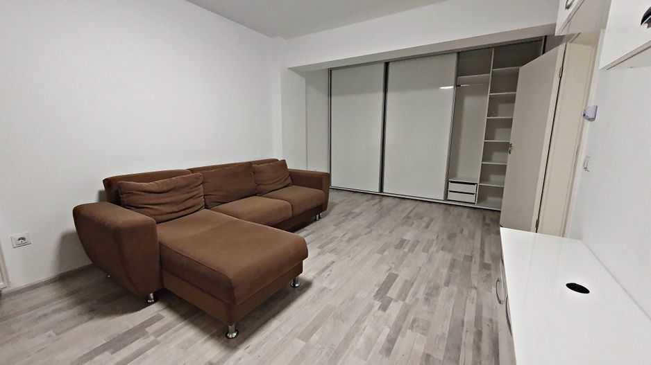 Coresi -Bloc Maurer M9, etajul 1, mobilat, parcare - Poză 9