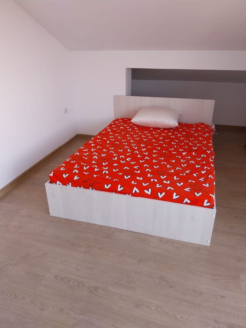 Apartament cu 3 camere de vanzare - Poză 3