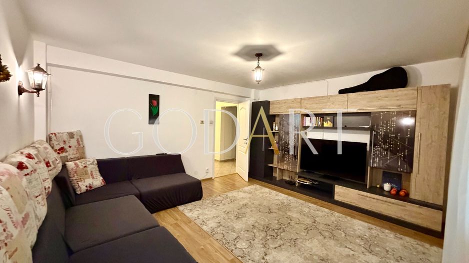Apartament cu 3 camere | Două balcoane | Renovat - Poză 2